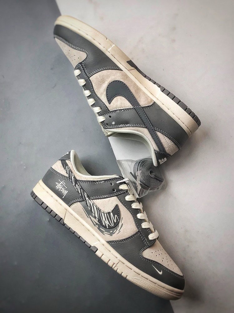 【AT3290】Nike x Stussy Nike Dunk Low “Stussy”コラボスニーカー Nike Dunk Low Retro ステューシー グレータウ ローヒール スニーカー
