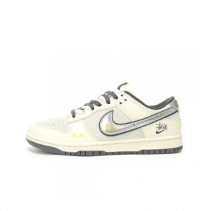 【AT3293】Nike Dunk x Stussyコラボレーションスニーカー Nike Dunk Low Retro ステューシー蛇年グレーシルバーフック ローカットカジュアルスポーツシューズ