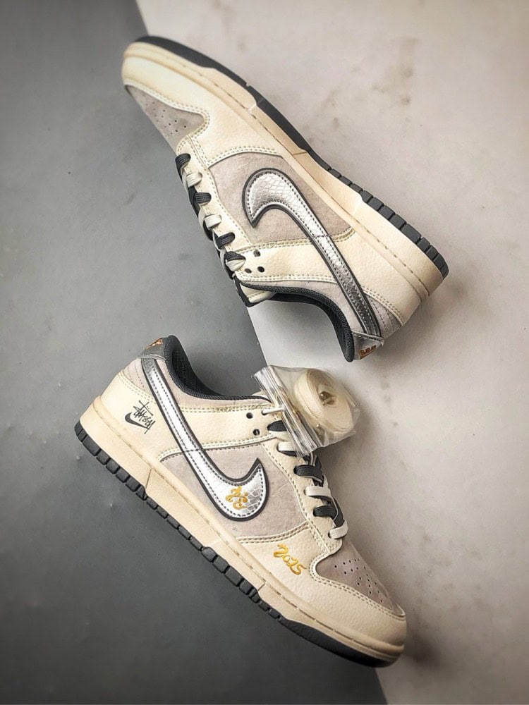 【AT3293】Nike Dunk x Stussyコラボレーションスニーカー Nike Dunk Low Retro ステューシー蛇年グレーシルバーフック ローカットカジュアルスポーツシューズ