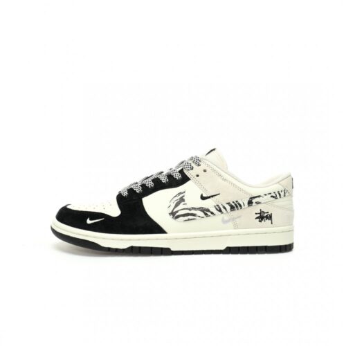 【AT3296】Nike x Stussy Nike Dunk ナイキ×ステューシーのNike Dunkコレクションのクラシックデザインスニーカー、Nike Dunk Low Retroは、斑馬柄のステューシー別注ローカットカジュアルスポーツシューズです。