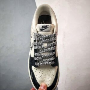 【AT3296】Nike x Stussy Nike Dunk ナイキ×ステューシーのNike Dunkコレクションのクラシックデザインスニーカー、Nike Dunk Low Retroは、斑馬柄のステューシー別注ローカットカジュアルスポーツシューズです。