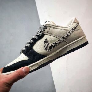【AT3296】Nike x Stussy Nike Dunk ナイキ×ステューシーのNike Dunkコレクションのクラシックデザインスニーカー、Nike Dunk Low Retroは、斑馬柄のステューシー別注ローカットカジュアルスポーツシューズです。