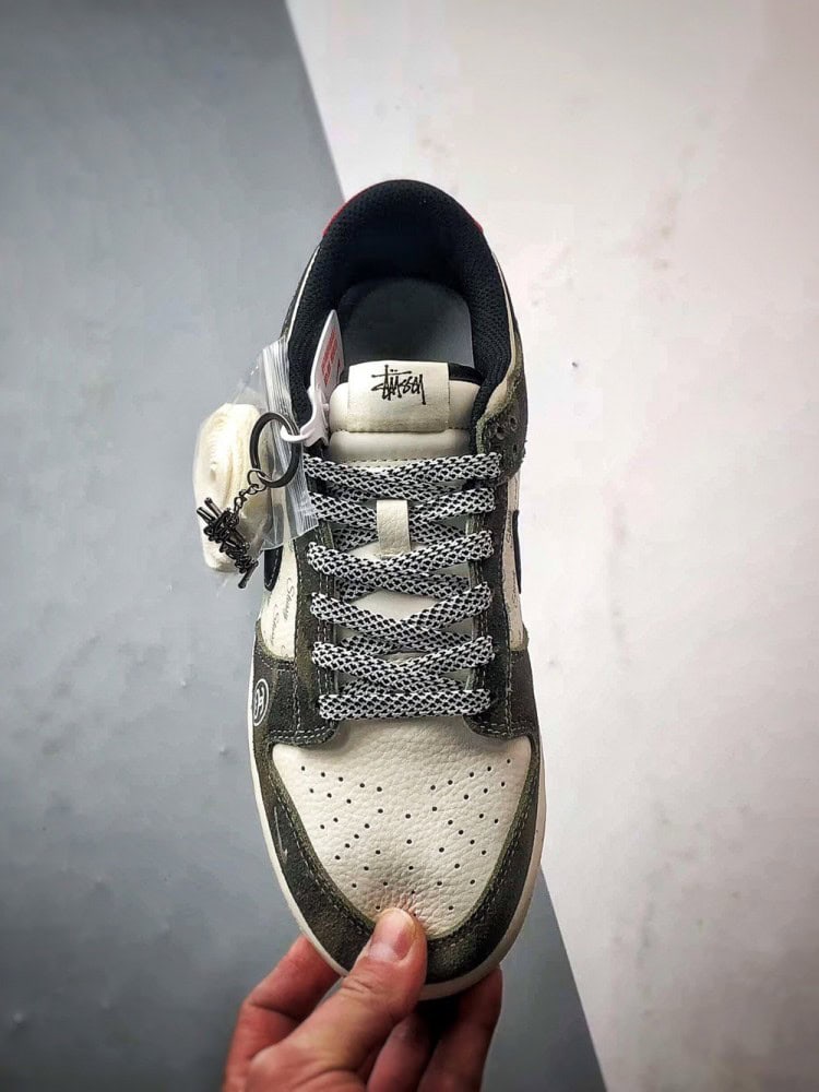 【AT3298】Nike Dunk x Stussy コラボレーションのクラシックスポーツシューズ、Nike Dunk Low Retro ステューシー ホワイト/ダークグリーン ローカットカジュアルスポーツシューズ