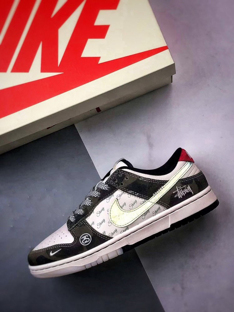 【AT3298】Nike Dunk x Stussy コラボレーションのクラシックスポーツシューズ、Nike Dunk Low Retro ステューシー ホワイト/ダークグリーン ローカットカジュアルスポーツシューズ