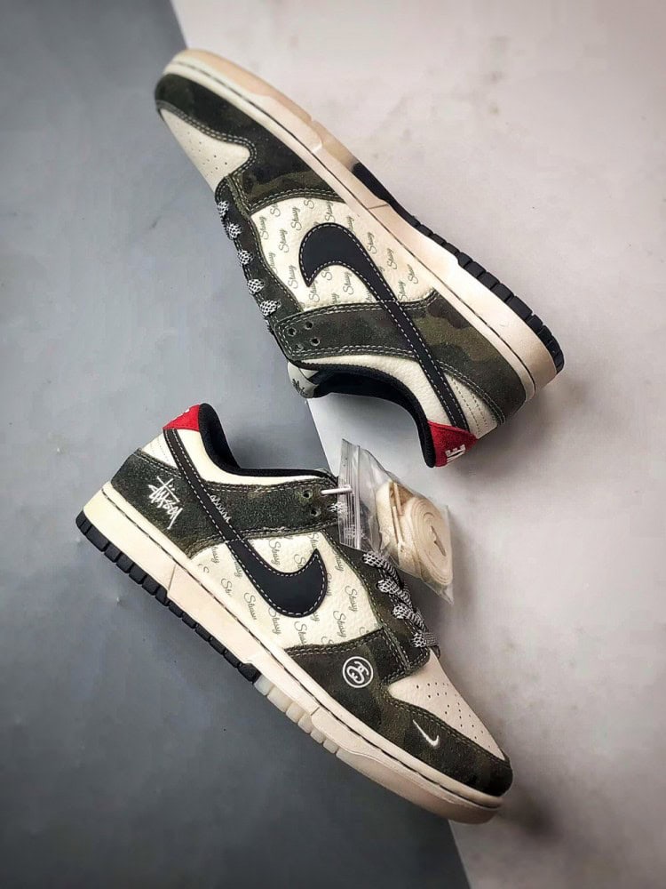 【AT3298】Nike Dunk x Stussy コラボレーションのクラシックスポーツシューズ、Nike Dunk Low Retro ステューシー ホワイト/ダークグリーン ローカットカジュアルスポーツシューズ