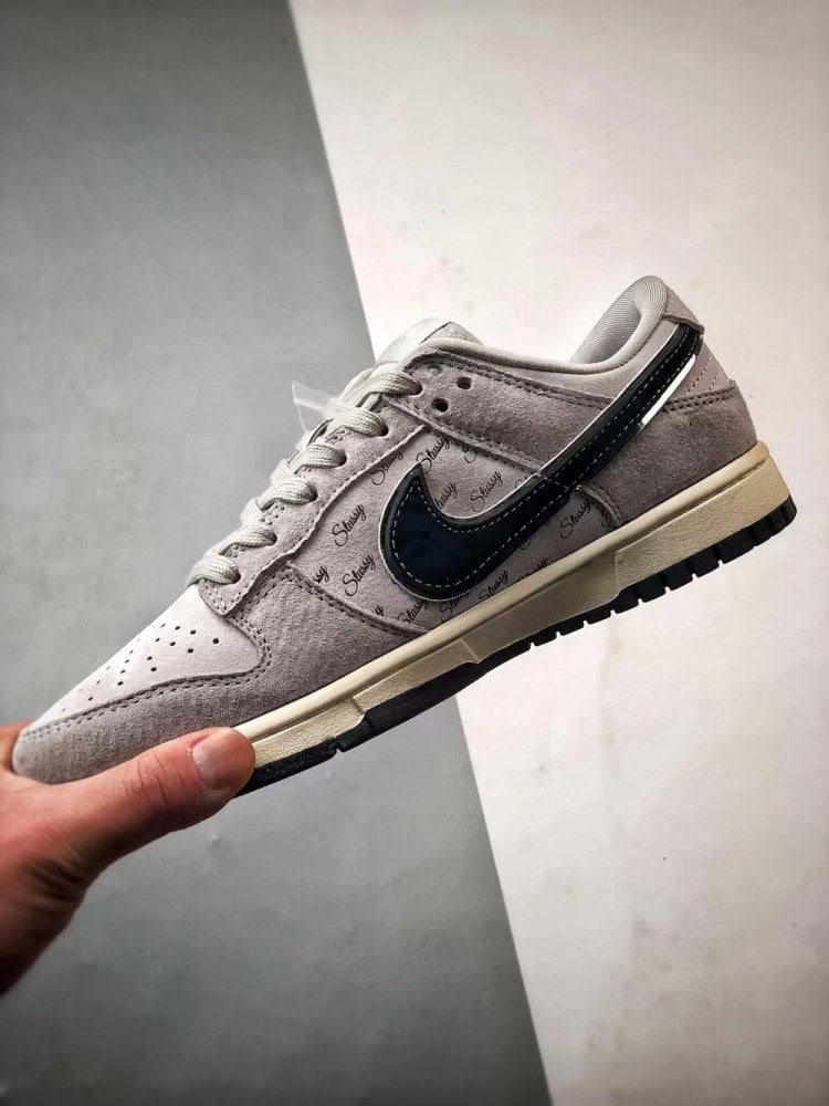 【AT3300】Nike Dunk x Stussy コラボレーションスポーツシューズ Nike Dunk Low Retro ステューシー グレー黒ロゴ ローカット カジュアルスポーツシューズ