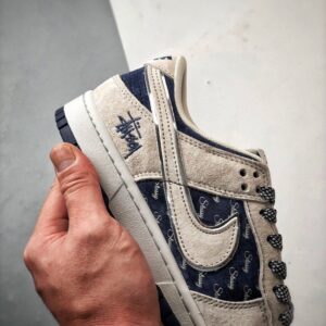 【AT3301】Nike Dunk x Stussyのコラボクラシックスニーカー、Nike Dunk Low Retroがステューシーミディアムグレーとディープブルーシーディ 形式のスエードオープンロープレジャーシューズ