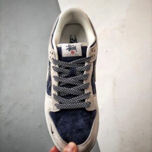 【AT3301】Nike Dunk x Stussyのコラボクラシックスニーカー、Nike Dunk Low Retroがステューシーミディアムグレーとディープブルーシーディ 形式のスエードオープンロープレジャーシューズ