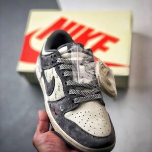 【AT3302】Nike Dunk x Stussy コラボレーションスニーカー Nike Dunk Low Retro ステューシーの布タグが付いたベージュの低カットレジャーシューズ