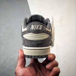 【AT3302】Nike Dunk x Stussy コラボレーションスニーカー Nike Dunk Low Retro ステューシーの布タグが付いたベージュの低カットレジャーシューズ