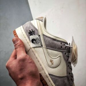 【AT3304】Nike Dunk x Stussy ナイキ ダンク × ステューシーのコラボレーションクラシックスニーカー、ナイキ ダンク ロー レトロのステューシー ブラック8ラベル ミルキーホワイトグレー ローカットカジュアルスポーツシューズ