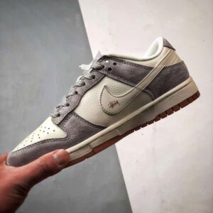 【AT3304】Nike Dunk x Stussy ナイキ ダンク × ステューシーのコラボレーションクラシックスニーカー、ナイキ ダンク ロー レトロのステューシー ブラック8ラベル ミルキーホワイトグレー ローカットカジュアルスポーツシューズ