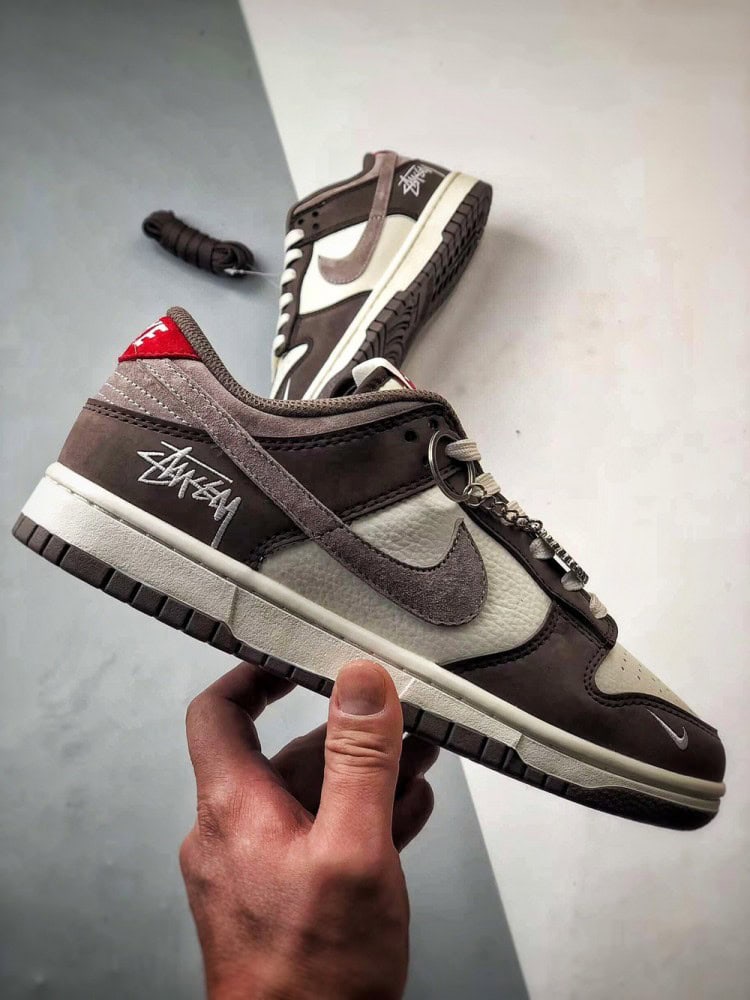 【AT3305】Nike Dunk x Stussy コラボレーションクラシックスニーカー、Nike Dunk Low Retro ステューシー ホワイトブラウン ローカットカジュアルスポーツシューズ