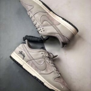 【AT3306】Nike Dunk × Stussyコラボレーションクラシックスニーカー、Nike Dunk Low Retroがステューシーの花崗岩グレーのローヒールカジュアルスポーツシューズになりました。