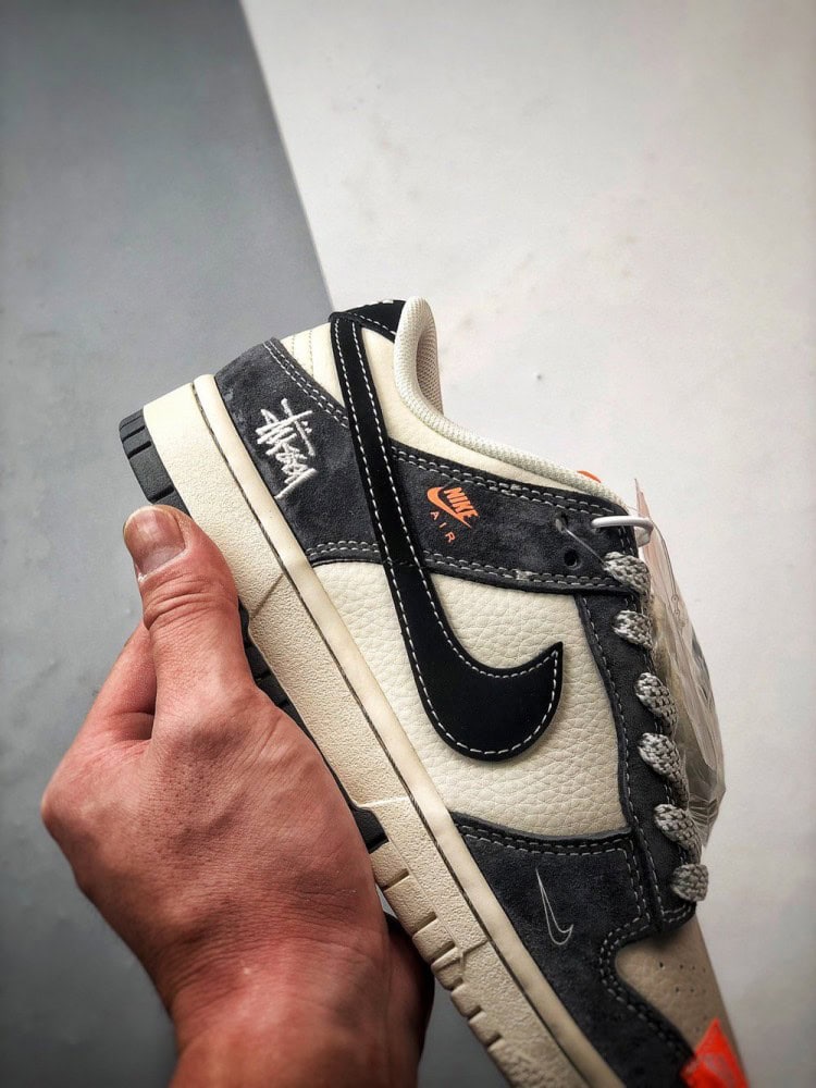 【AT3313】Nike x Stussy コラボ デザインのクラシックなカジュアルスポーツシューズ Nike Dunk Low Retro ステューシー ホワイトブラック ローカットカジュアルスポーツスニーカー