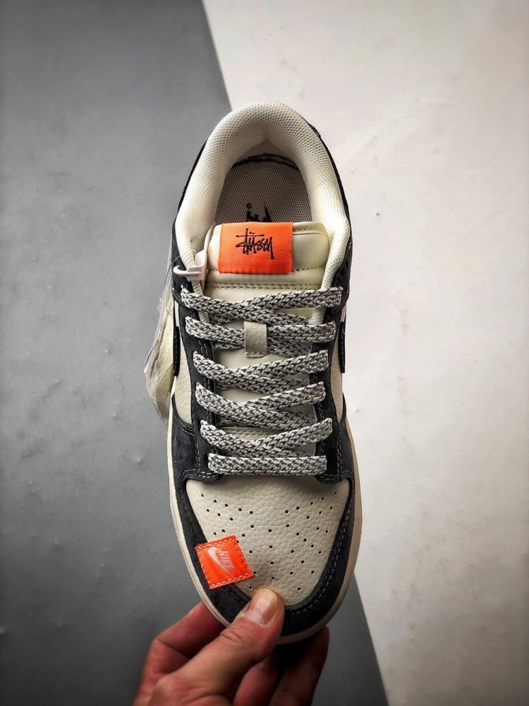 【AT3313】Nike x Stussy コラボ デザインのクラシックなカジュアルスポーツシューズ Nike Dunk Low Retro ステューシー ホワイトブラック ローカットカジュアルスポーツスニーカー