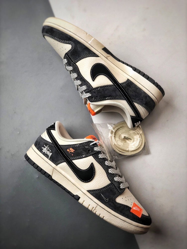 【AT3313】Nike x Stussy コラボ デザインのクラシックなカジュアルスポーツシューズ Nike Dunk Low Retro ステューシー ホワイトブラック ローカットカジュアルスポーツスニーカー