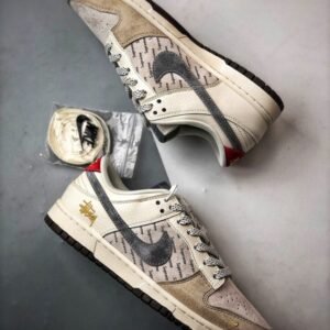 【AT3314】Nike x Stussy x Supreme のコラボレーションスニーカーは、Supremeのプリントデザインを取り入れ、ストリートファッションのトレンドを象徴しています。男女兼用のNike Dunk Low Retroは、スタイリッシュなグレーと赤の配色で、カジュアルでスポーティーな印象を演出します。