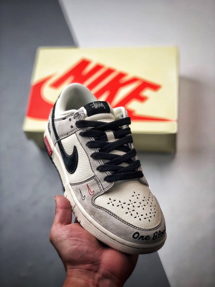 【AT3315】Nike x Stussy コラボレーションシリーズのスポーツシューズ、Nike Dunk Low Retro ステューシーグレーホワイトブラック刺繍ミニダブルフックローカットカジュアルスポーツシューズ
