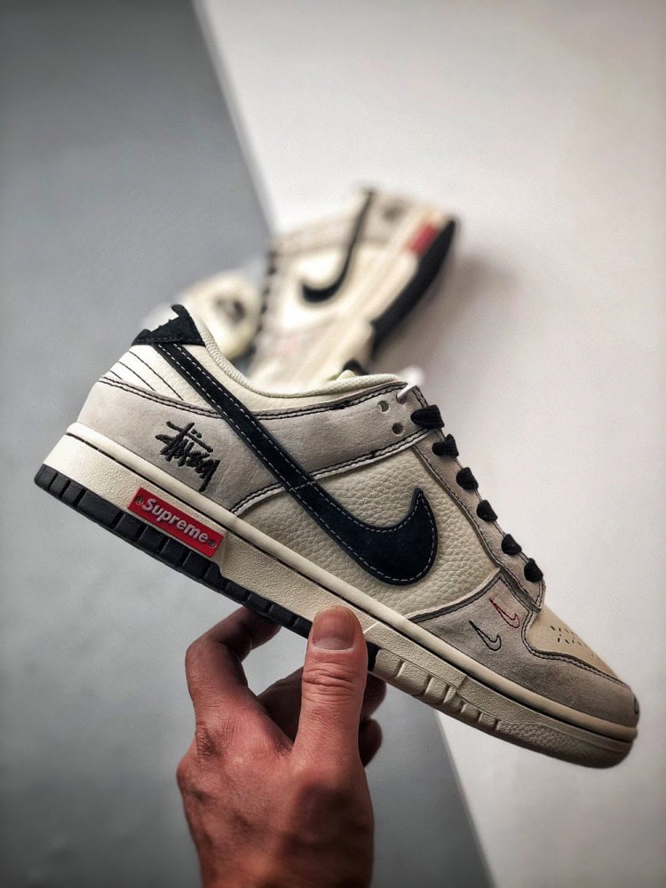 【AT3315】Nike x Stussy コラボレーションシリーズのスポーツシューズ、Nike Dunk Low Retro ステューシーグレーホワイトブラック刺繍ミニダブルフックローカットカジュアルスポーツシューズ
