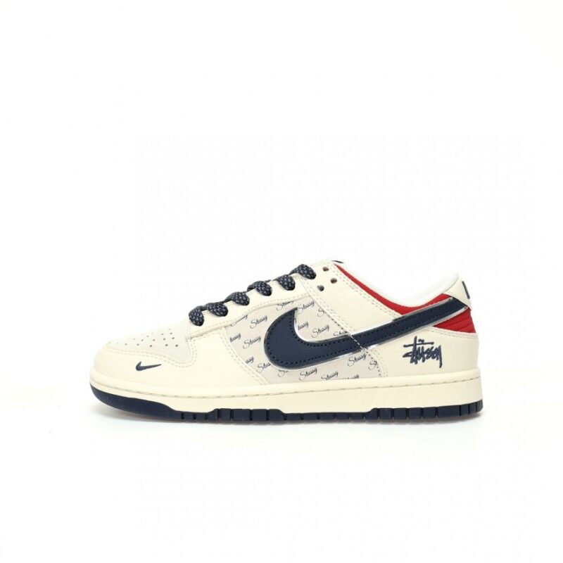 【AT3316】NIKE x Stussyのコラボレーションスポーツシューズ、クラシックなデザインでトレンドを取り入れた、必須アイテム！Nike Dunk Low Retro ストウシー ミッドナイトネイビー/ユニバーシティレッド ローカットカジュアルスポーツシューズ