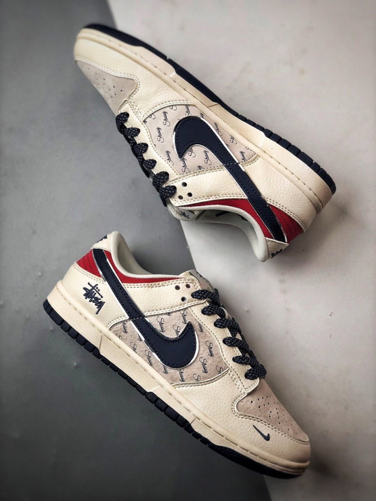 【AT3316】NIKE x Stussyのコラボレーションスポーツシューズ、クラシックなデザインでトレンドを取り入れた、必須アイテム！Nike Dunk Low Retro ストウシー ミッドナイトネイビー/ユニバーシティレッド ローカットカジュアルスポーツシューズ