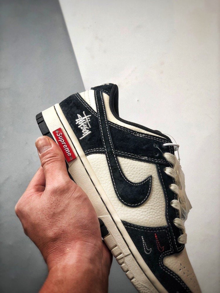 【AT3317】Nike x Stussy x Supreme のコラボスニーカー - ファッションと快適さを兼ね備えた、クラシックなトレンド。Nike Dunk Low Retro ストゥーシー×ブラック 刺繍 ダブルフック ロープロファイル カジュアルスポーツシューズ
