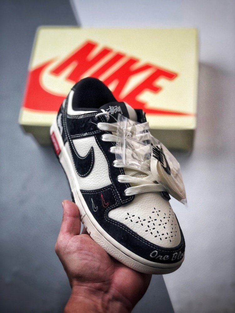 【AT3317】Nike x Stussy x Supreme のコラボスニーカー - ファッションと快適さを兼ね備えた、クラシックなトレンド。Nike Dunk Low Retro ストゥーシー×ブラック 刺繍 ダブルフック ロープロファイル カジュアルスポーツシューズ