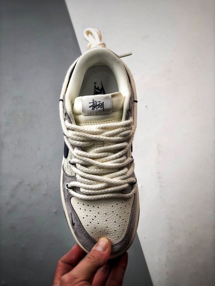 【AT3318】Nike x Stussyコラボシューズ - ファッションのクラシックデザイン、トレンド必須アイテムNike Dunk Low Retroステューシー ミディアムグレー・ブラックディストラクションストラップ ローカットカジュアルスポーツシューズ