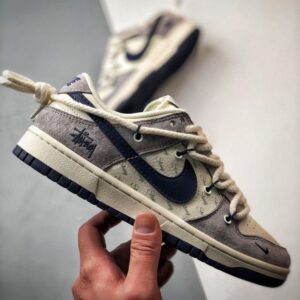 【AT3318】Nike x Stussyコラボシューズ - ファッションのクラシックデザイン、トレンド必須アイテムNike Dunk Low Retroステューシー ミディアムグレー・ブラックディストラクションストラップ ローカットカジュアルスポーツシューズ