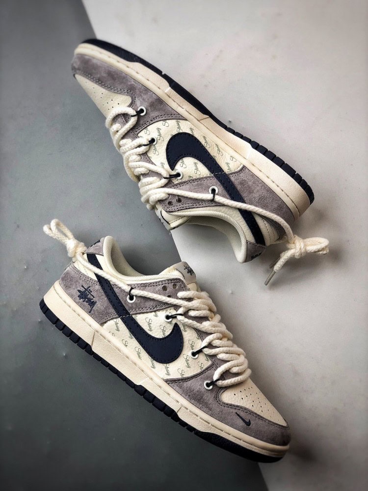【AT3318】Nike x Stussyコラボシューズ - ファッションのクラシックデザイン、トレンド必須アイテムNike Dunk Low Retroステューシー ミディアムグレー・ブラックディストラクションストラップ ローカットカジュアルスポーツシューズ