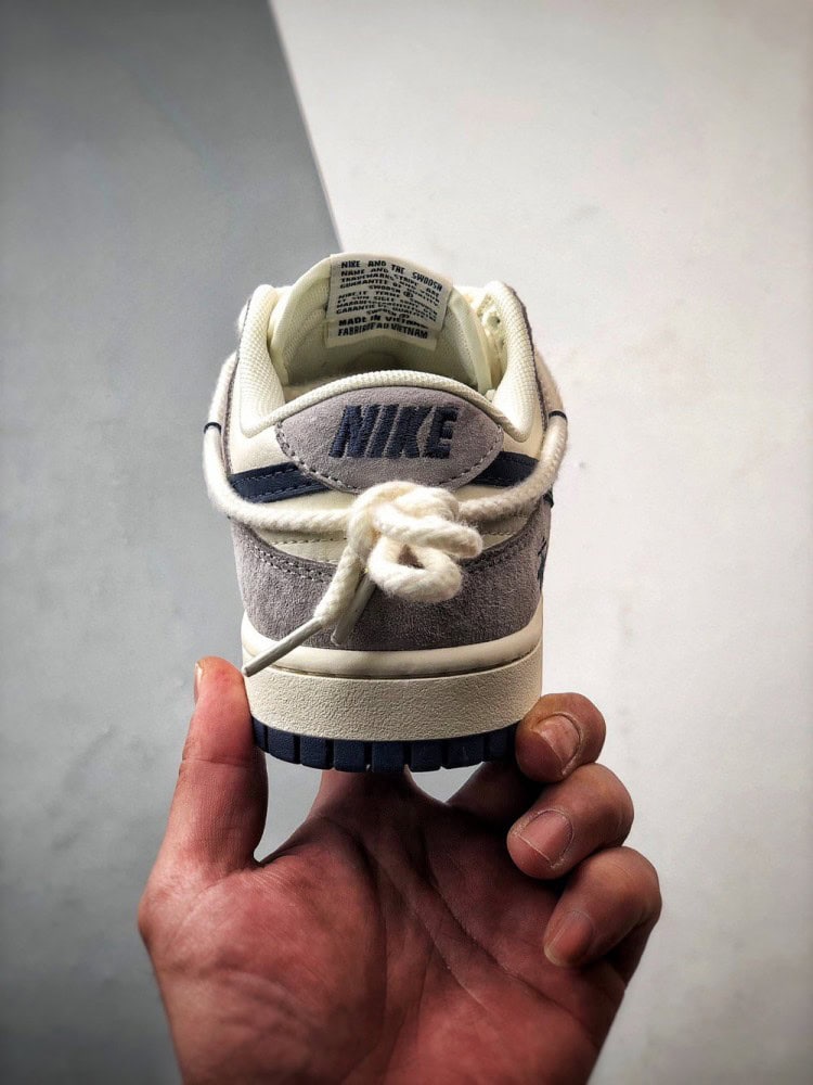 【AT3318】Nike x Stussyコラボシューズ - ファッションのクラシックデザイン、トレンド必須アイテムNike Dunk Low Retroステューシー ミディアムグレー・ブラックディストラクションストラップ ローカットカジュアルスポーツシューズ