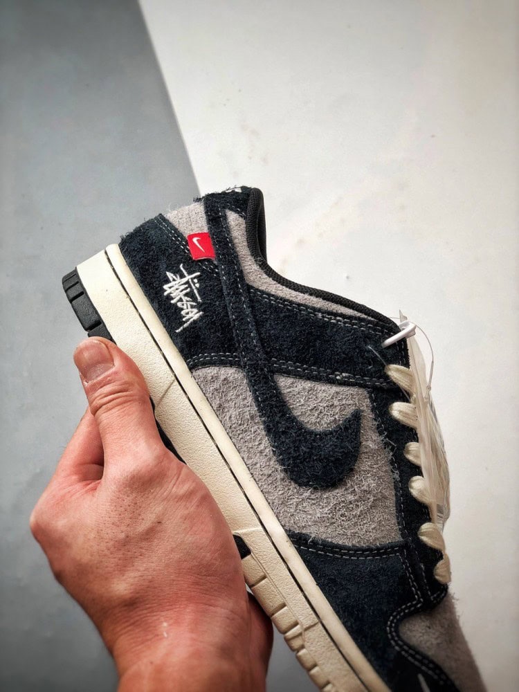 【AT3319】Nike x Stussyコラボレーションスポーツシューズ、クラシックでおしゃれなデザイン Nike Dunk Low Retro ステューシー ファーブラックグレー ローカットカジュアルスポーツシューズ