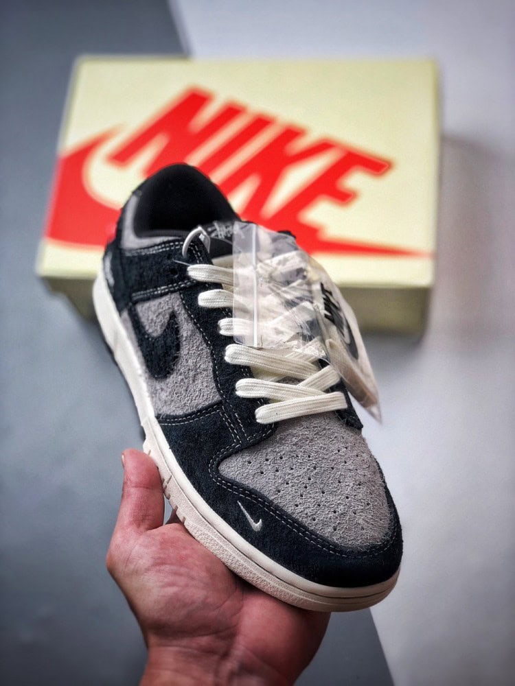 【AT3319】Nike x Stussyコラボレーションスポーツシューズ、クラシックでおしゃれなデザイン Nike Dunk Low Retro ステューシー ファーブラックグレー ローカットカジュアルスポーツシューズ