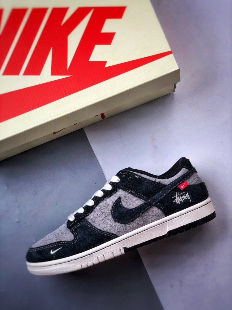【AT3319】Nike x Stussyコラボレーションスポーツシューズ、クラシックでおしゃれなデザイン Nike Dunk Low Retro ステューシー ファーブラックグレー ローカットカジュアルスポーツシューズ