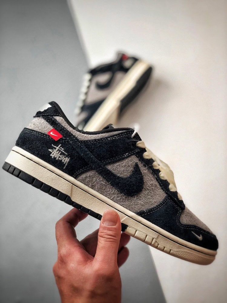 【AT3319】Nike x Stussyコラボレーションスポーツシューズ、クラシックでおしゃれなデザイン Nike Dunk Low Retro ステューシー ファーブラックグレー ローカットカジュアルスポーツシューズ