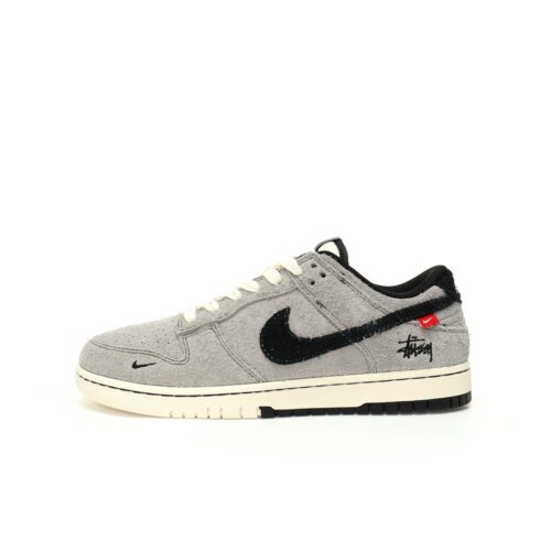 【AT3320】NIKE × Stussyコラボレーションスニーカー（クラシックなブラック＆グレー配色）Nike Dunk Low Retro、スエードグレー＆ブラックのローカットカジュアルスポーツシューズ