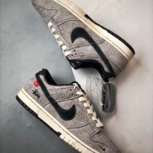 【AT3320】NIKE × Stussyコラボレーションスニーカー（クラシックなブラック＆グレー配色）Nike Dunk Low Retro、スエードグレー＆ブラックのローカットカジュアルスポーツシューズ