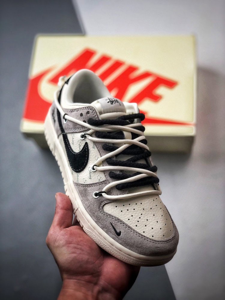 【AT3322】Nike x Stussy コラボデザインスニーカー - トレンディなNike Dunk Low Retro ステューシー グレー ブラック ディストラクションストラップ ロープトップ カジュアルスポーツシューズ