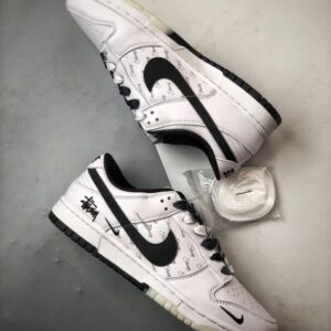 【AT3323】Nike x Stussyのコラボレーションスニーカー、Nike Dunk Low Retroが登場します。スタイリッシュな白と黒のデザインで、低めのカットが休日にもオススメです。