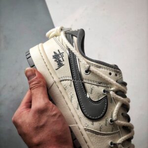 【AT3325】Nike x Stussy Dunk のコラボレーションスポーツシューズは、クラシックなデザインで快適で通気性があり、ファッション性の高いストリートスタイルです。Nike Dunk Low Retro ステューシー刻印ベージュ解体ビンディング ロートップカジュアルスポーツスニーカー
