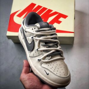 【AT3325】Nike x Stussy Dunk のコラボレーションスポーツシューズは、クラシックなデザインで快適で通気性があり、ファッション性の高いストリートスタイルです。Nike Dunk Low Retro ステューシー刻印ベージュ解体ビンディング ロートップカジュアルスポーツスニーカー