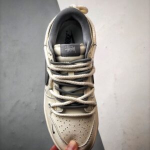 【AT3325】Nike x Stussy Dunk のコラボレーションスポーツシューズは、クラシックなデザインで快適で通気性があり、ファッション性の高いストリートスタイルです。Nike Dunk Low Retro ステューシー刻印ベージュ解体ビンディング ロートップカジュアルスポーツスニーカー