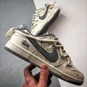 【AT3325】Nike x Stussy Dunk のコラボレーションスポーツシューズは、クラシックなデザインで快適で通気性があり、ファッション性の高いストリートスタイルです。Nike Dunk Low Retro ステューシー刻印ベージュ解体ビンディング ロートップカジュアルスポーツスニーカー
