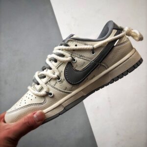 【AT3325】Nike x Stussy Dunk のコラボレーションスポーツシューズは、クラシックなデザインで快適で通気性があり、ファッション性の高いストリートスタイルです。Nike Dunk Low Retro ステューシー刻印ベージュ解体ビンディング ロートップカジュアルスポーツスニーカー