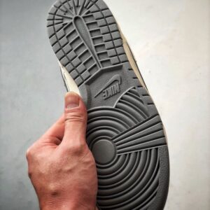 【AT3325】Nike x Stussy Dunk のコラボレーションスポーツシューズは、クラシックなデザインで快適で通気性があり、ファッション性の高いストリートスタイルです。Nike Dunk Low Retro ステューシー刻印ベージュ解体ビンディング ロートップカジュアルスポーツスニーカー