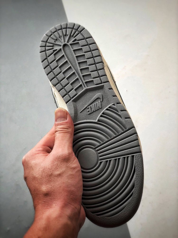 【AT3325】Nike x Stussy Dunk のコラボレーションスポーツシューズは、クラシックなデザインで快適で通気性があり、ファッション性の高いストリートスタイルです。Nike Dunk Low Retro ステューシー刻印ベージュ解体ビンディング ロートップカジュアルスポーツスニーカー