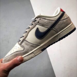 【AT3326】NIKE x STUSSY Dunk コラボレーションスニーカー。クラシックなデザインのトレンドシューズ、Nike Dunk Low Retroがステューシーのシグネチャーカラー、ミストブルーとオレンジで登場。低カットでカジュアルなスポーツシューズ。