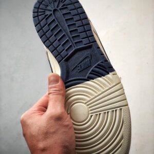 【AT3326】NIKE x STUSSY Dunk コラボレーションスニーカー。クラシックなデザインのトレンドシューズ、Nike Dunk Low Retroがステューシーのシグネチャーカラー、ミストブルーとオレンジで登場。低カットでカジュアルなスポーツシューズ。
