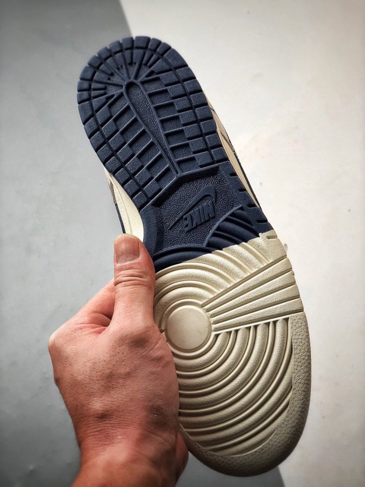 【AT3326】NIKE x STUSSY Dunk コラボレーションスニーカー。クラシックなデザインのトレンドシューズ、Nike Dunk Low Retroがステューシーのシグネチャーカラー、ミストブルーとオレンジで登場。低カットでカジュアルなスポーツシューズ。